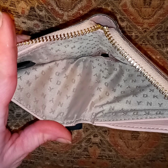 DKNY Wallet - Picture 3 of 5